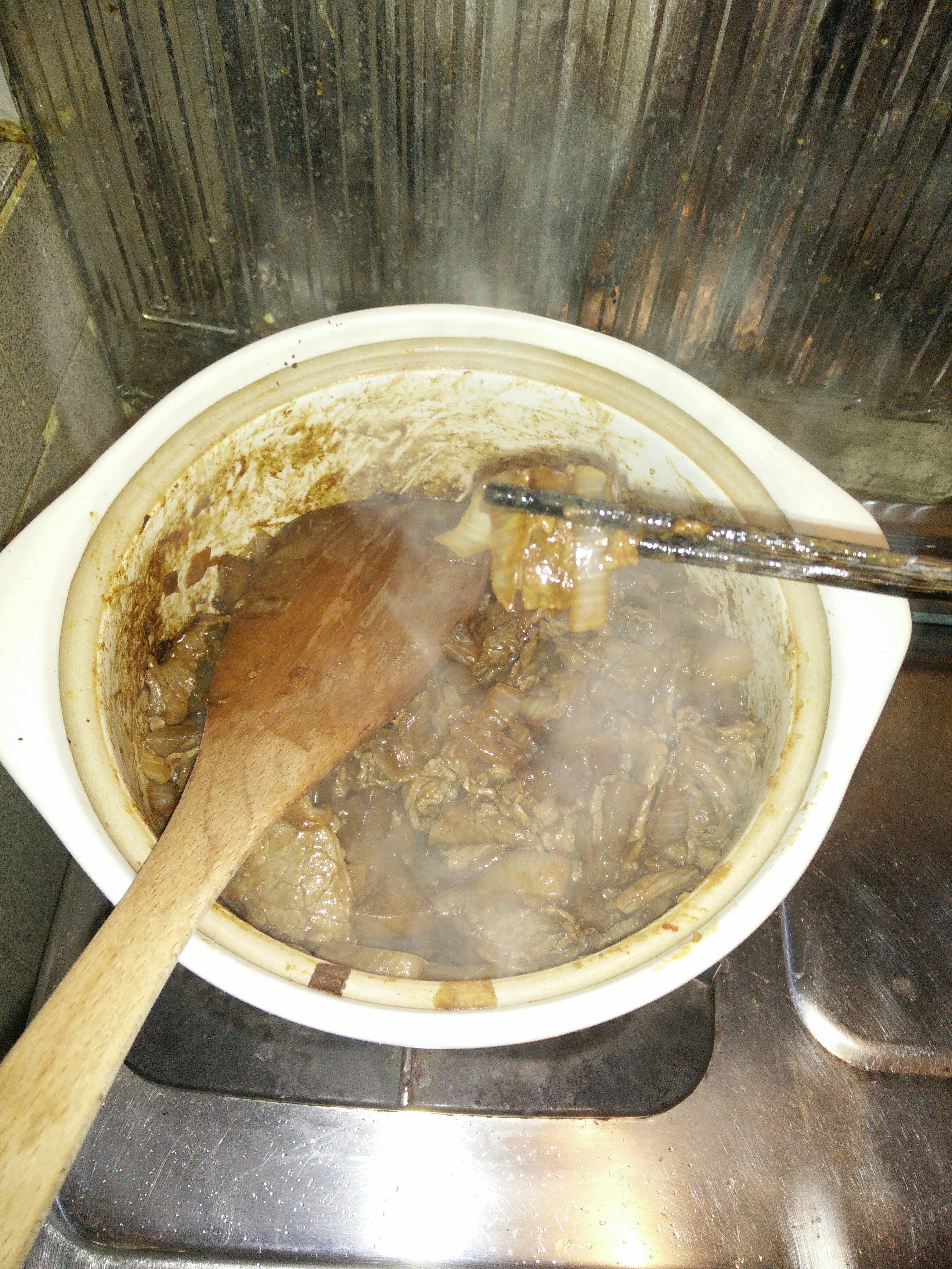 洋葱蘿蔔牛肉煲的做法 步骤8