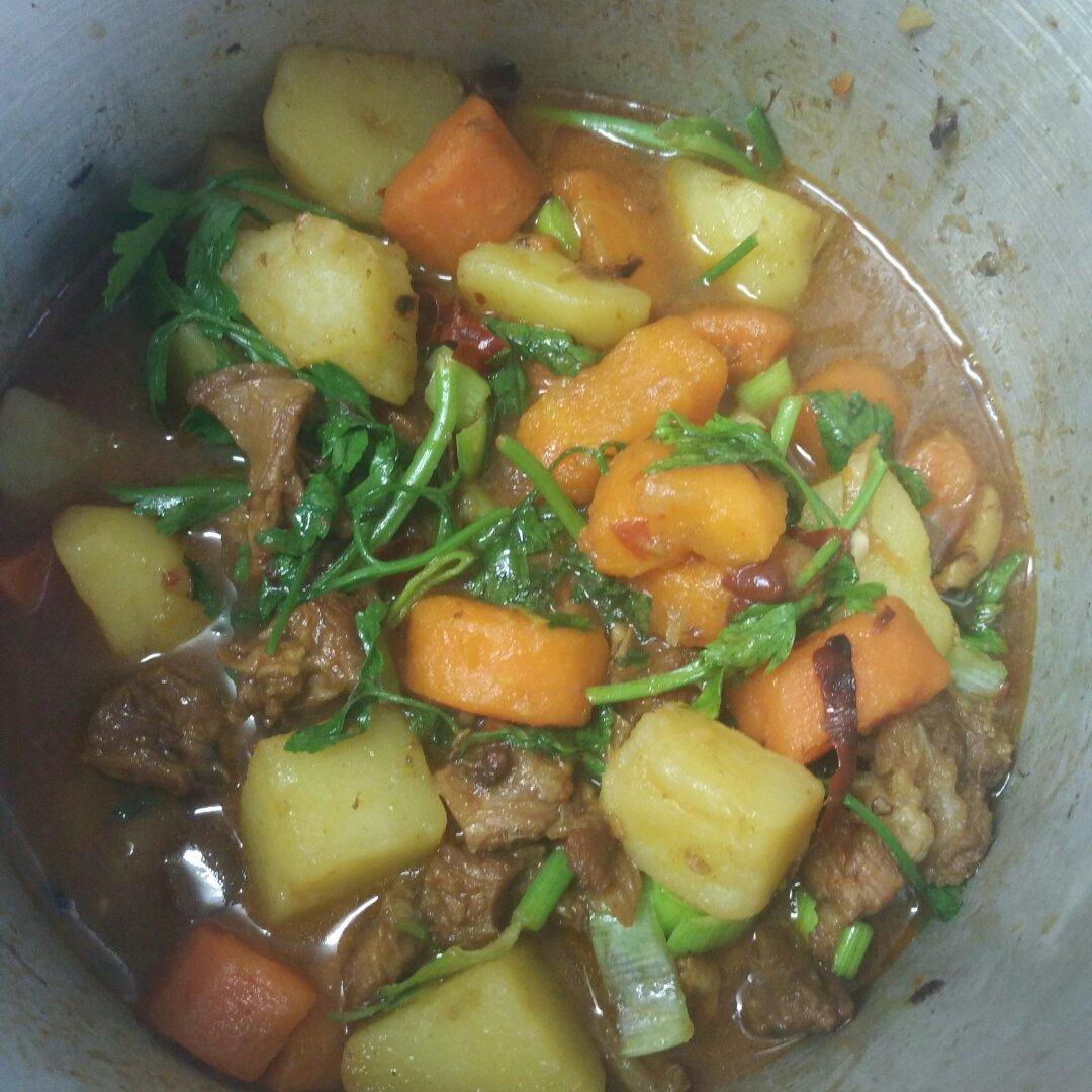 胡萝卜土豆烧牛腩