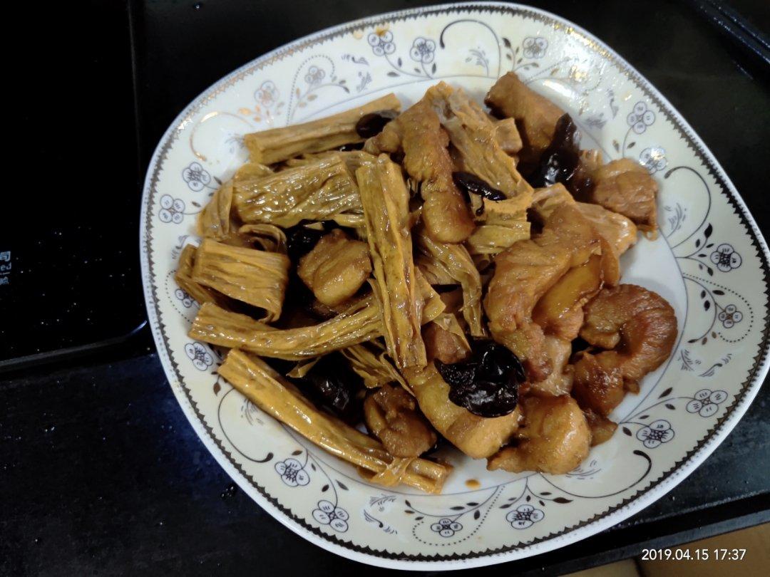 腐竹焖五花肉