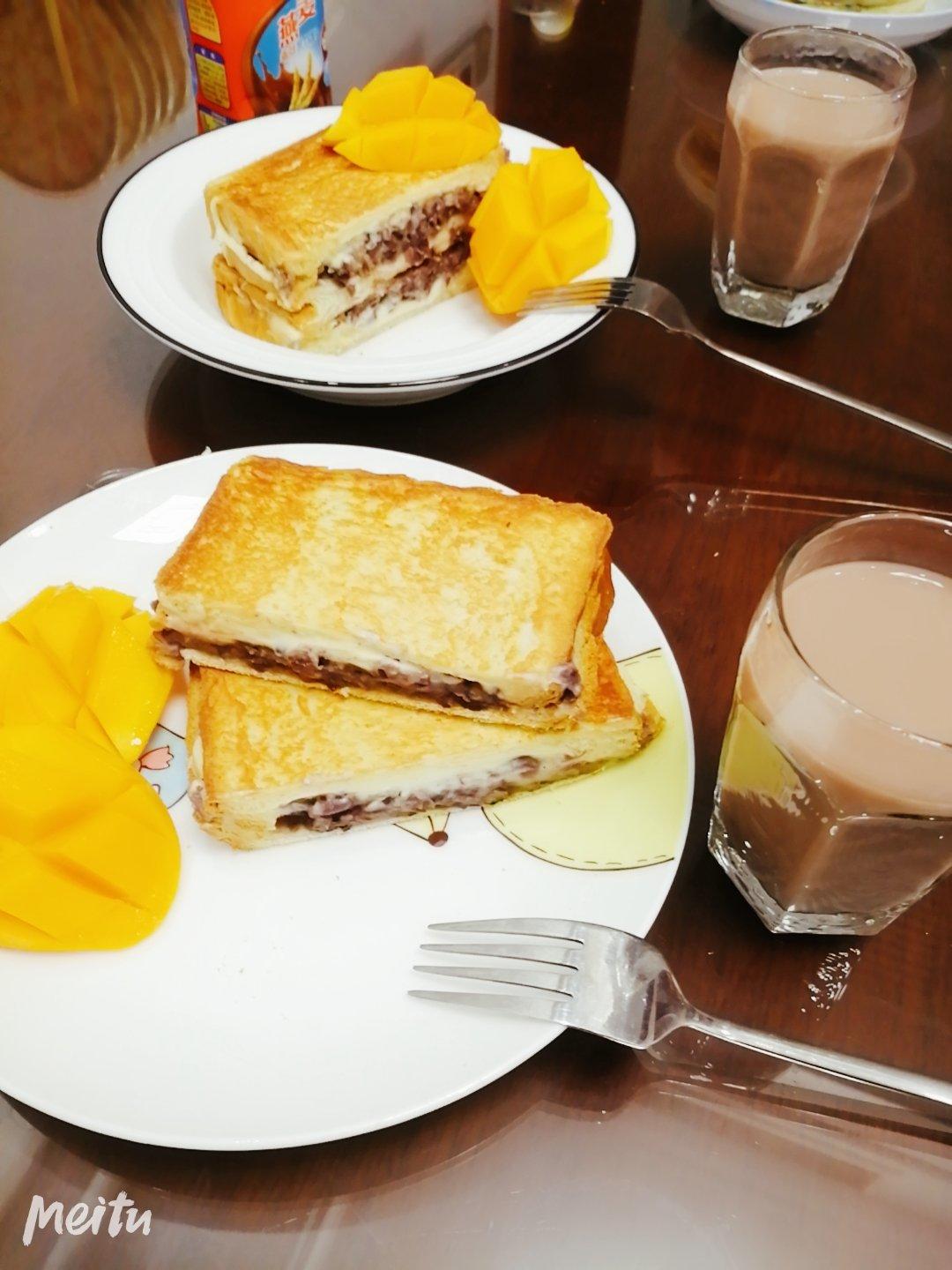 海盐红豆沙乳酪热压三明治🥪