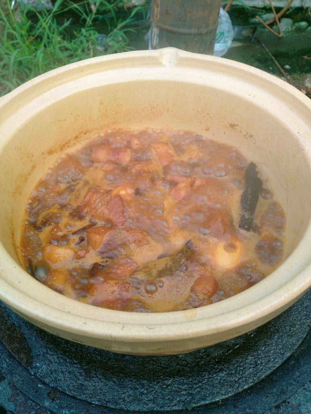 吃着碗里望着锅里的红烧肉