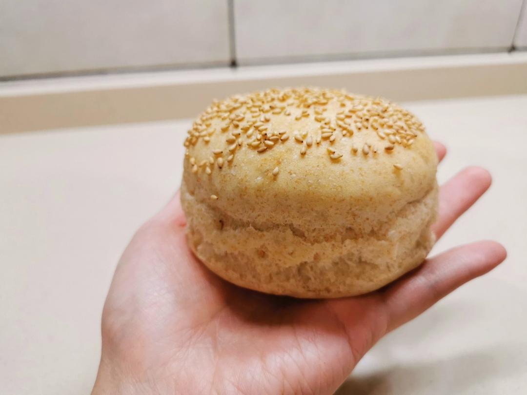 鲜嫩多汁的牛肉汉堡