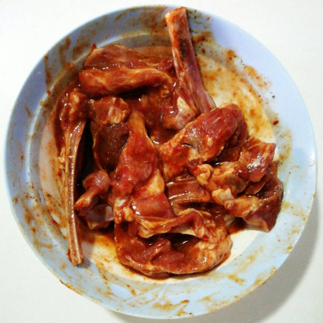 孜然羊排烤土豆