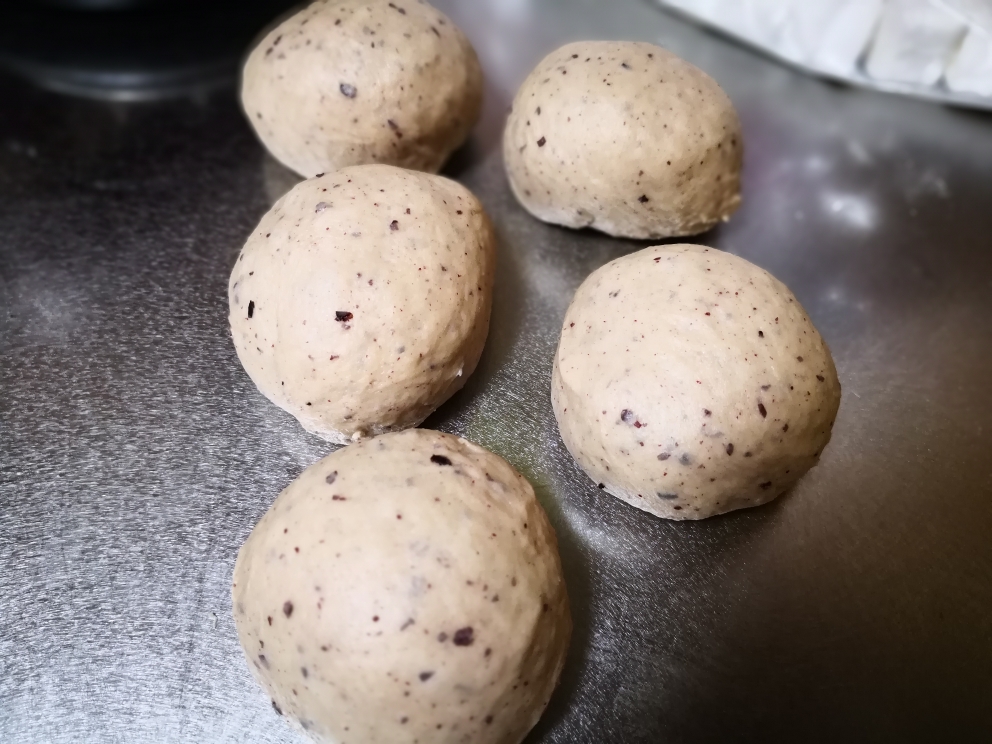 紫米紫薯芋头泥软欧的做法 步骤5