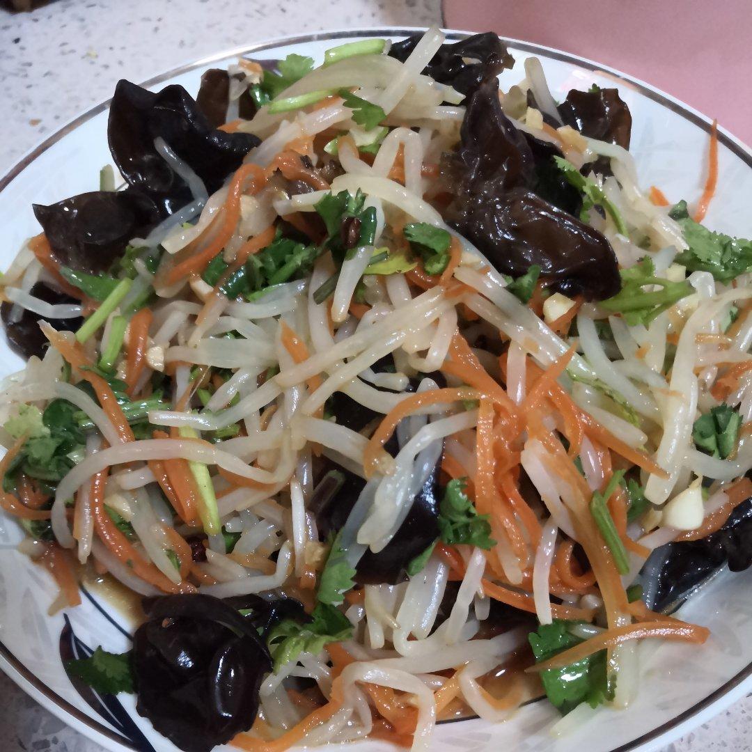 凉拌豆芽木耳