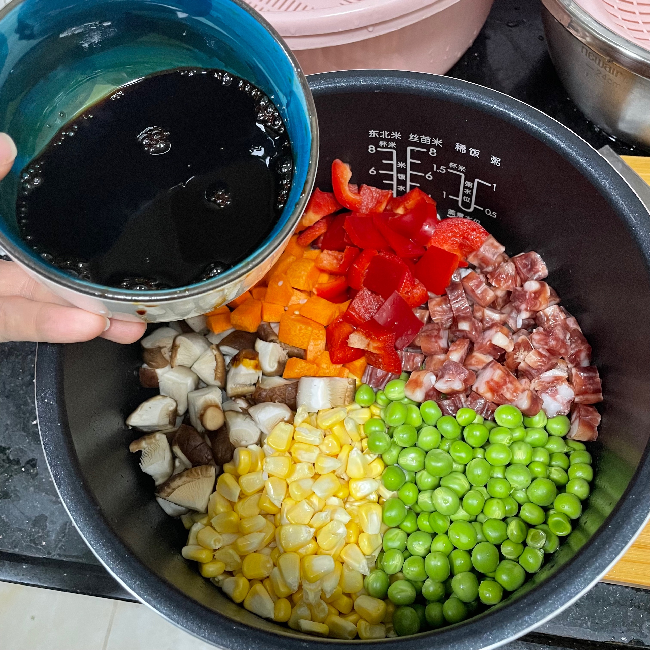 电饭锅焖饭的做法 步骤3