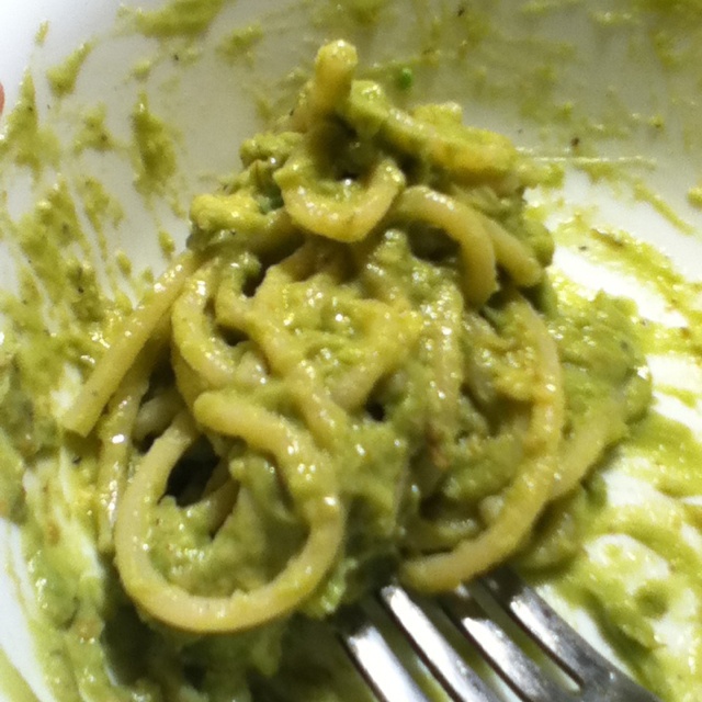 牛油果酱全麦意面