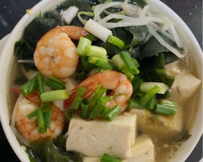 海带芽豆腐虾仁汤
