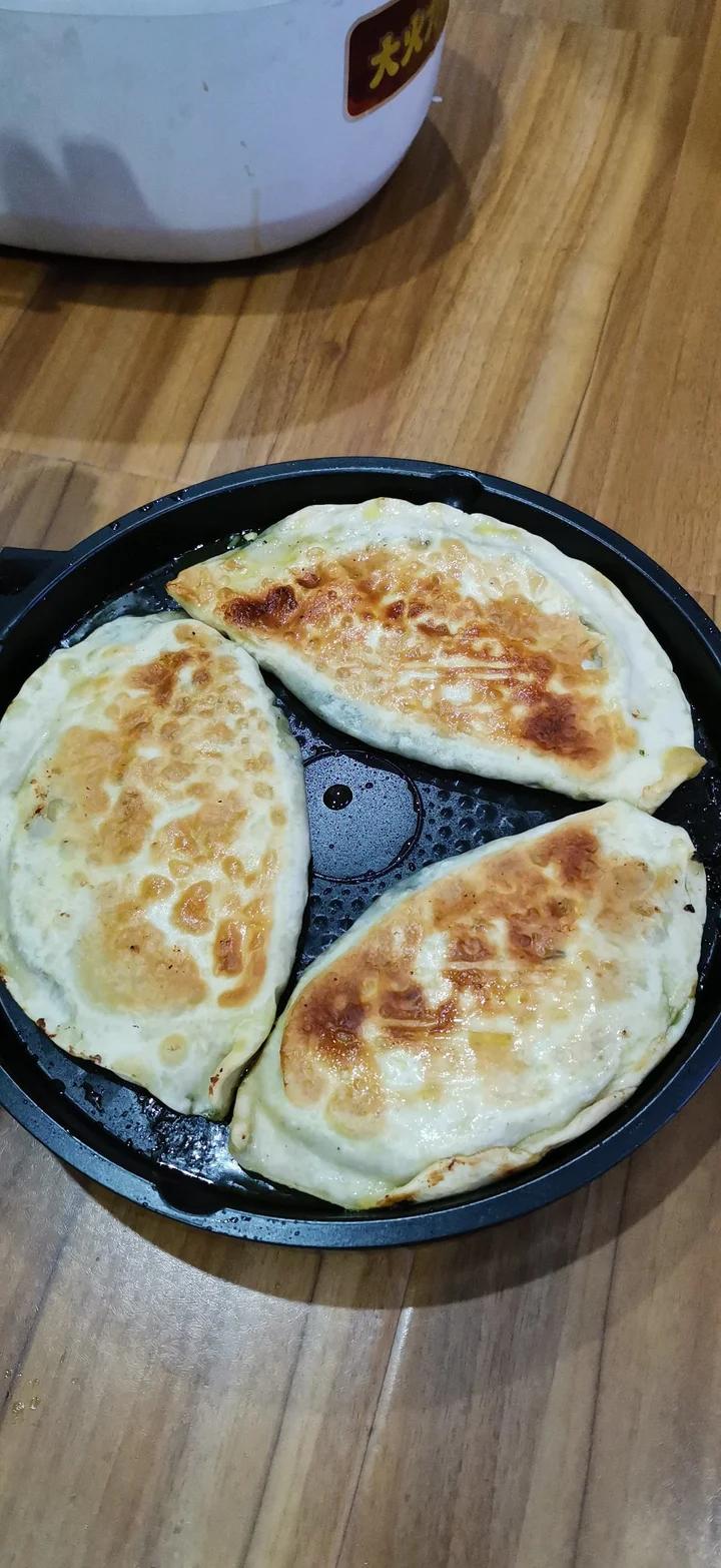 外焦里嫩的韭菜盒子