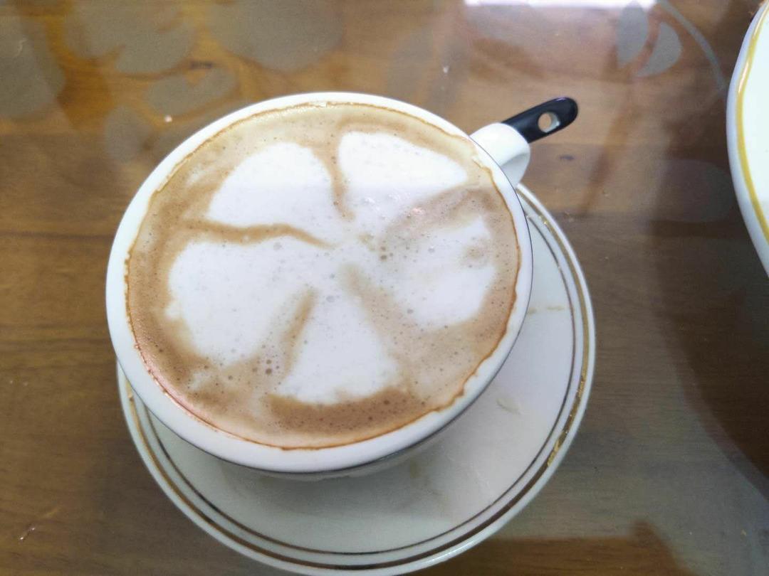 咖啡拉花入门指南 | 干货满满！就算买不起16W咖啡机，也不算亏啊