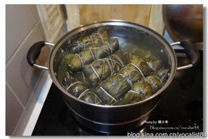 香而不腻，广西绿豆肉粽~咸粽子的做法 步骤4