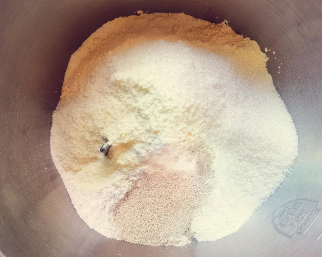 纯奶手撕吐司的做法 步骤1