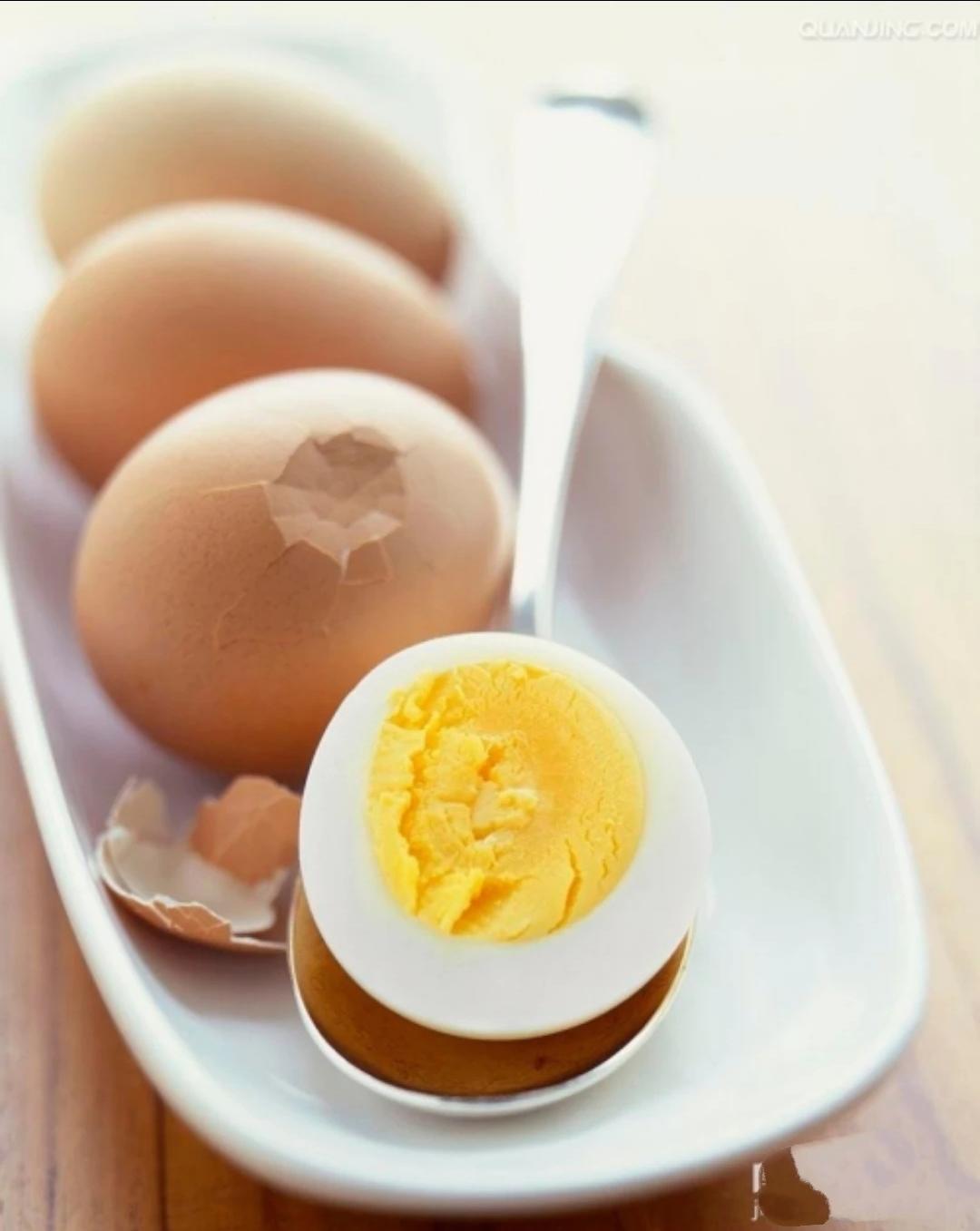 早餐【煮鸡蛋】水开转中小火🔥煮8分钟的做法