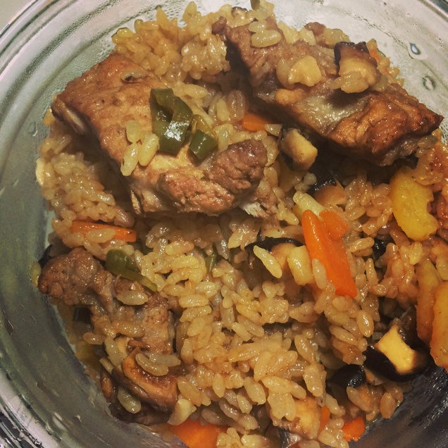 喷香排骨焖饭（爆好吃）