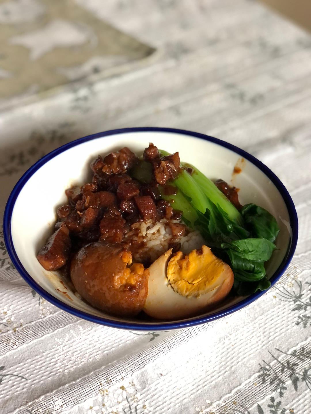 洋葱酥卤肉饭