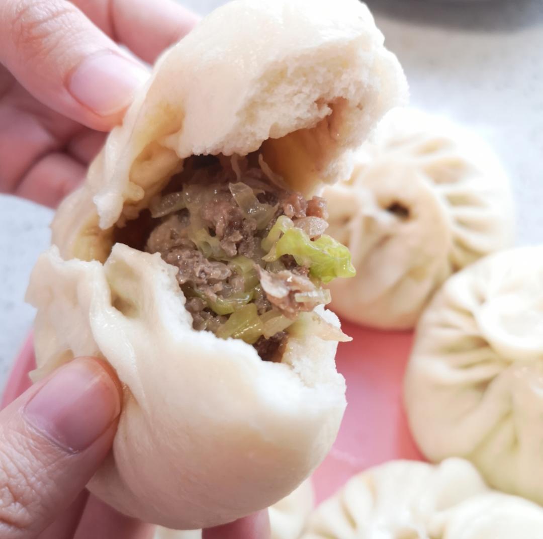 洋白菜牛肉馅包子