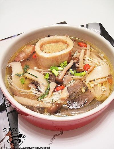 牛棒骨菌菇汤的做法