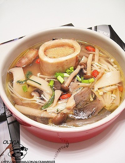 牛棒骨菌菇汤