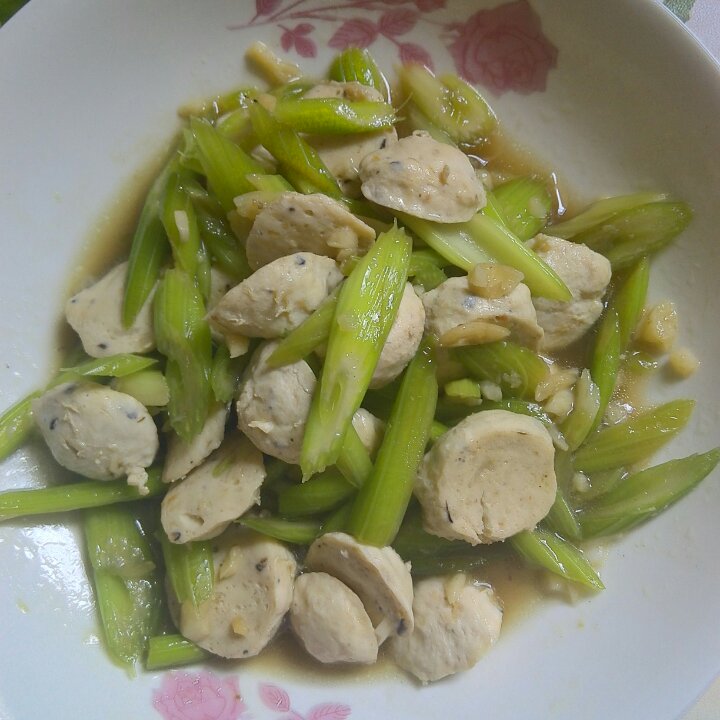小清新芹菜炒肉丸
