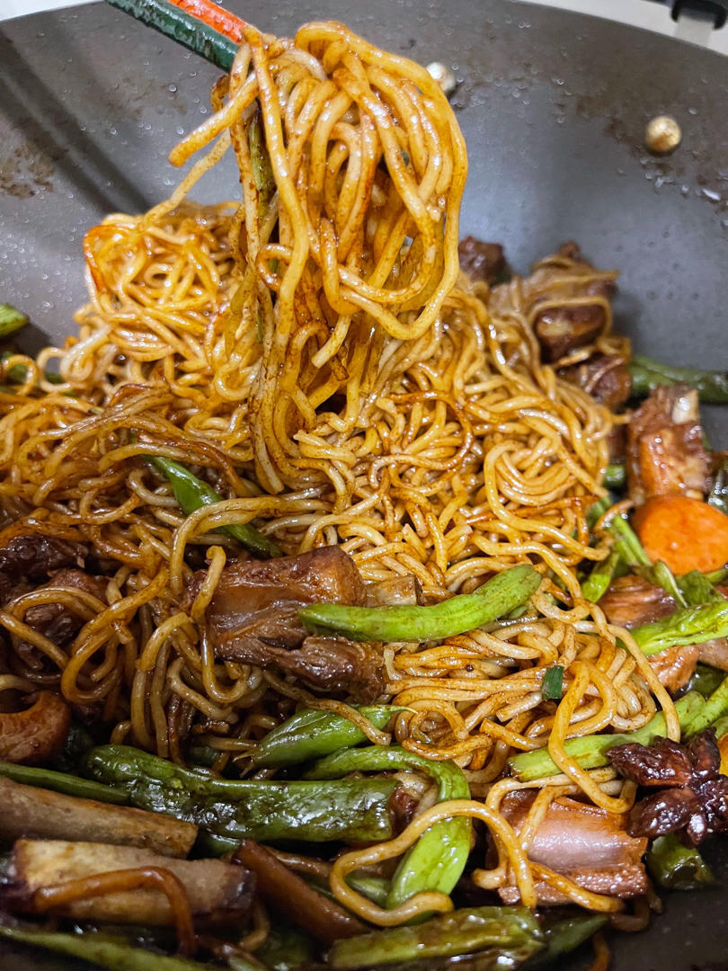 曼食慢语丨排骨豆角焖面