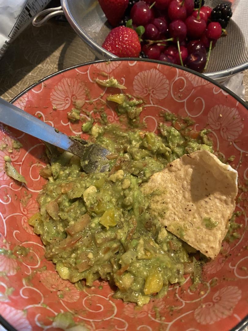 Guacamole 墨西哥牛油果酱，配玉米片