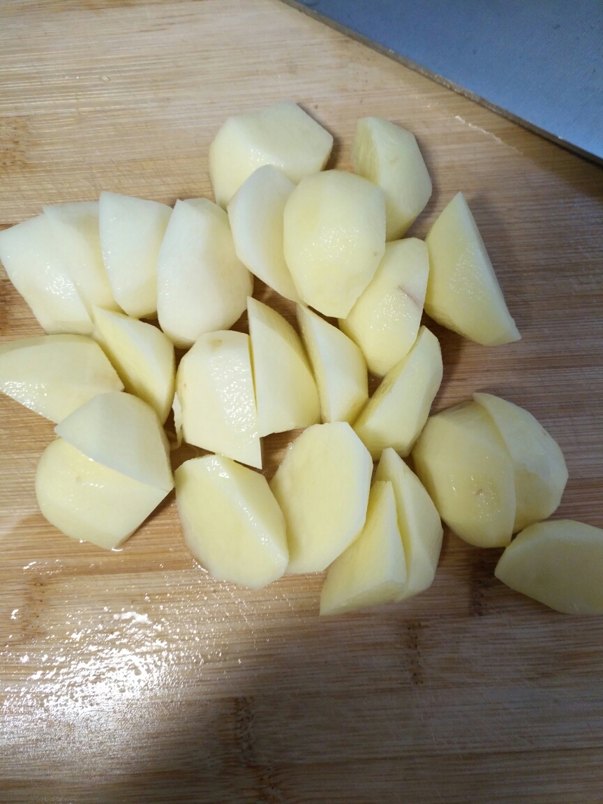家常香菇土豆炖鸡的做法 步骤5