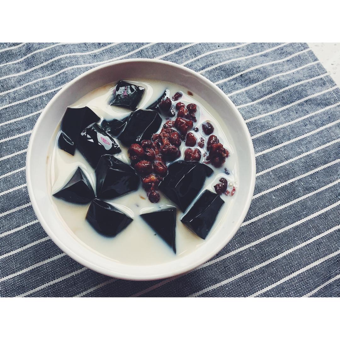 红豆牛奶龟苓膏