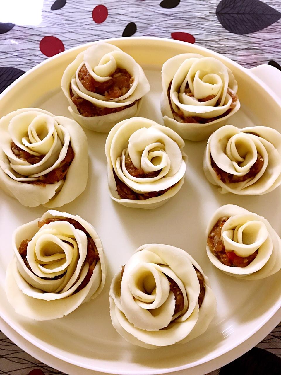 小芳芳的大晖晖做的玫瑰花饺子