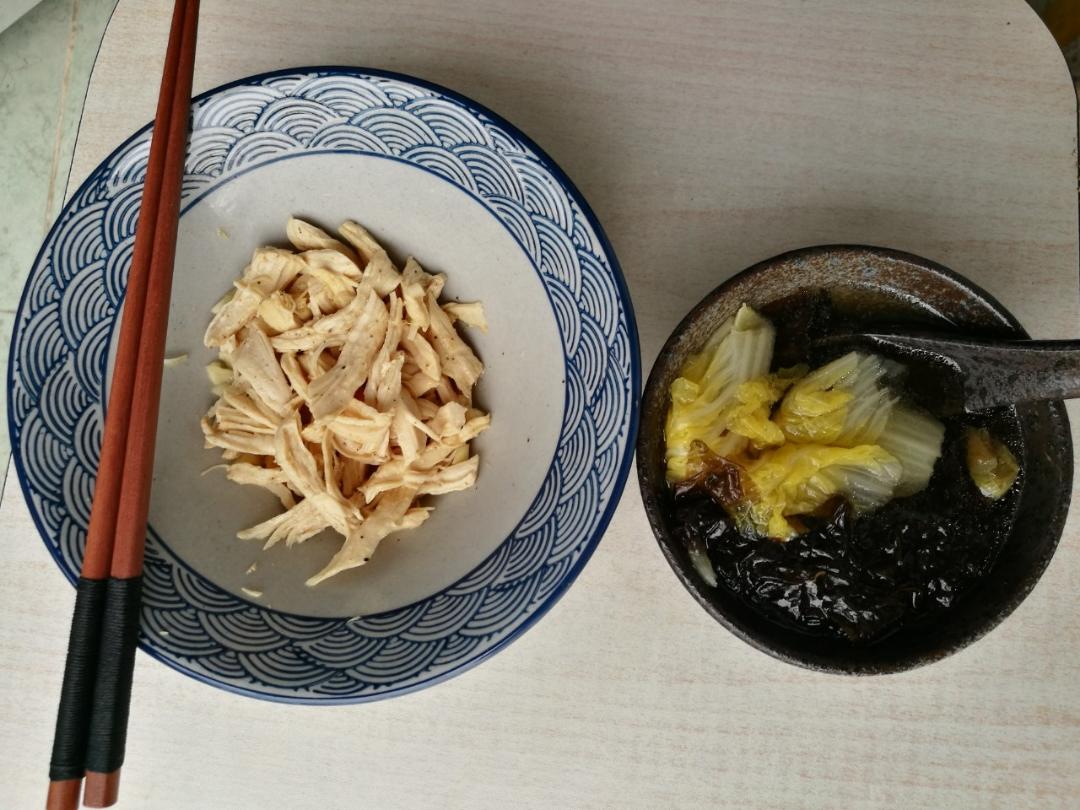【健康三餐】泰式拌鸡丝+紫菜白菜汤