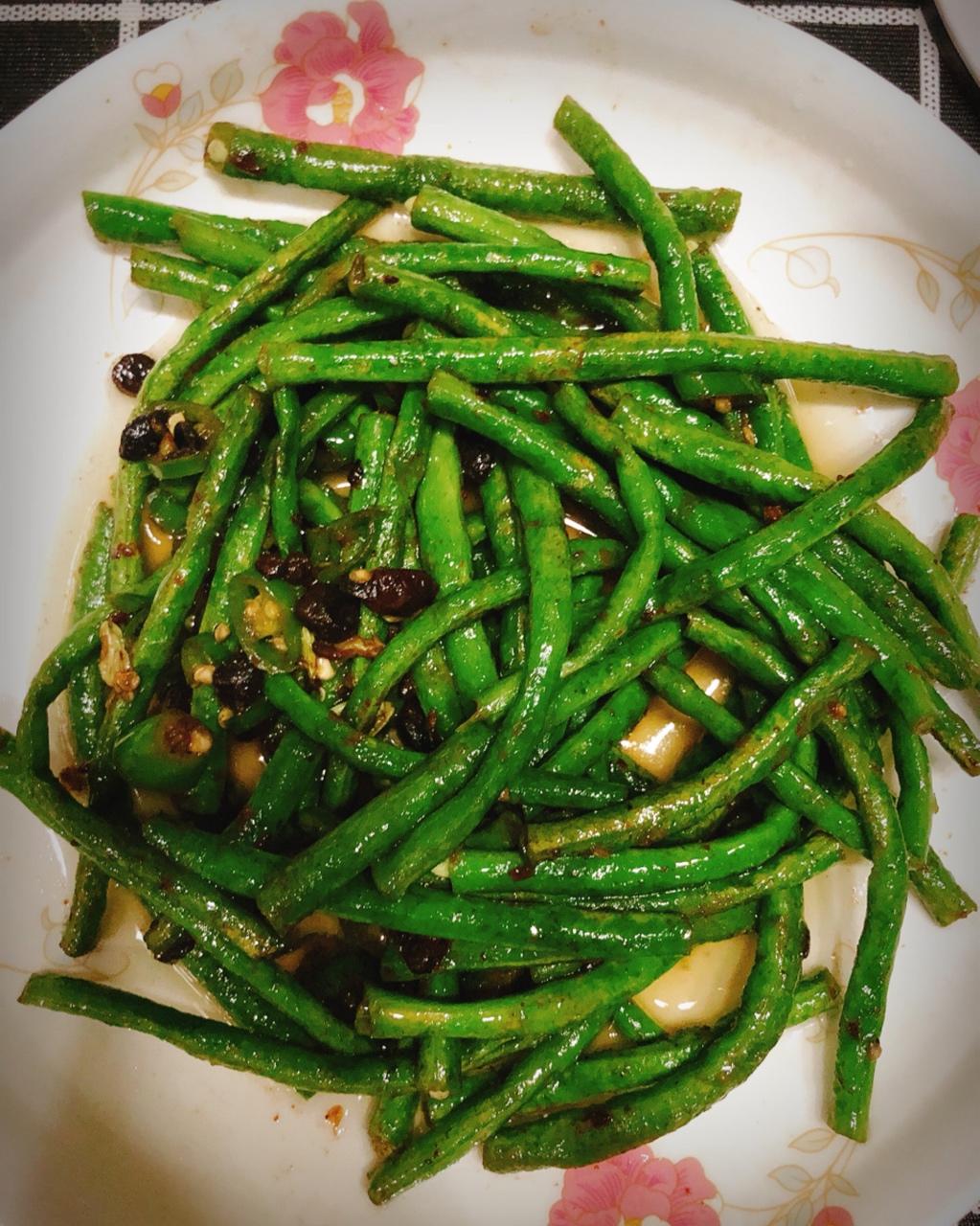 放老干妈豆豉的干煸豆角