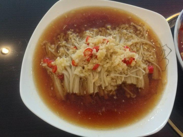 一口上瘾的蒜蓉金针菇