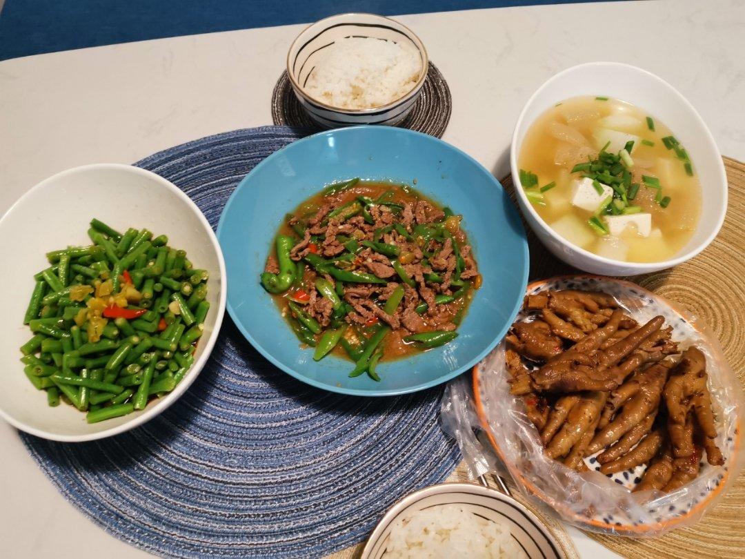厨师长教你：“青椒牛肉丝”的家常做法，家乡的味道，先收藏了