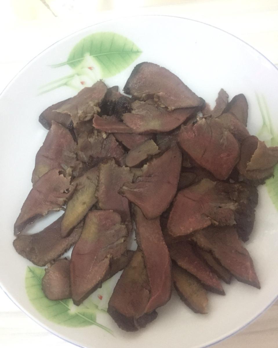 炒腊猪舌头