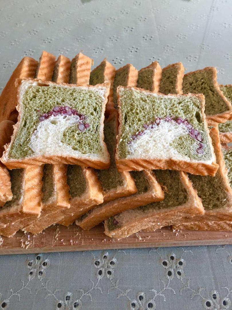 清香柔软的抹茶红豆吐司