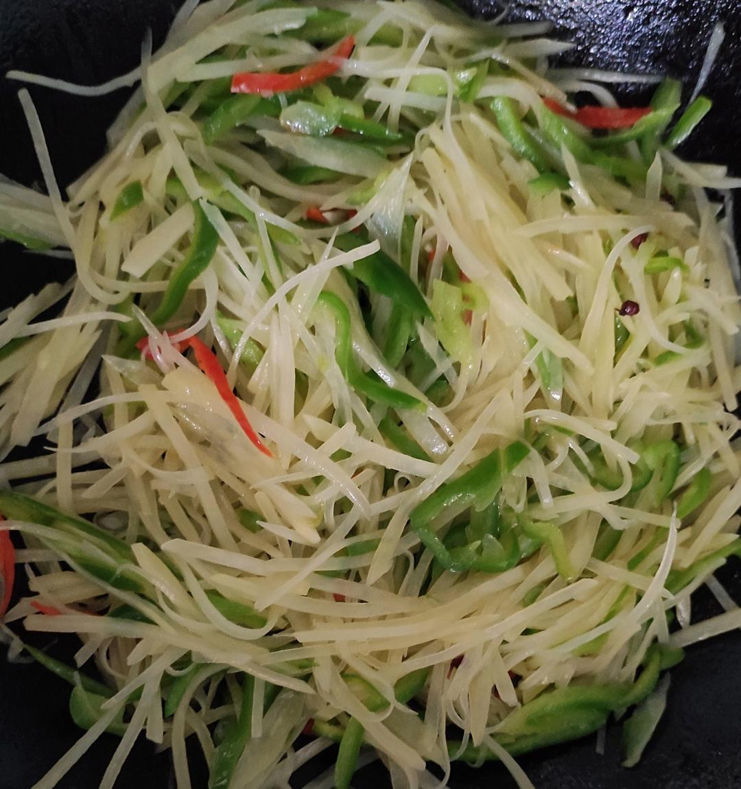 酸辣土豆丝（绝对清脆爽口，比外面卖的好吃，有诀窍！）