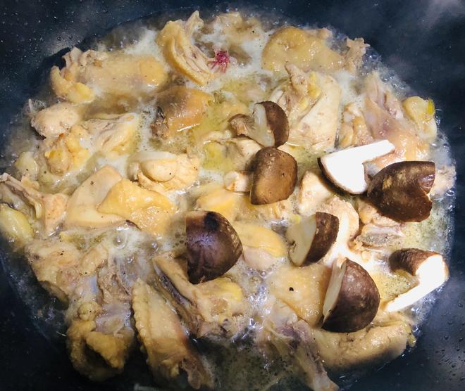 香菇滑黄焖鸡的做法