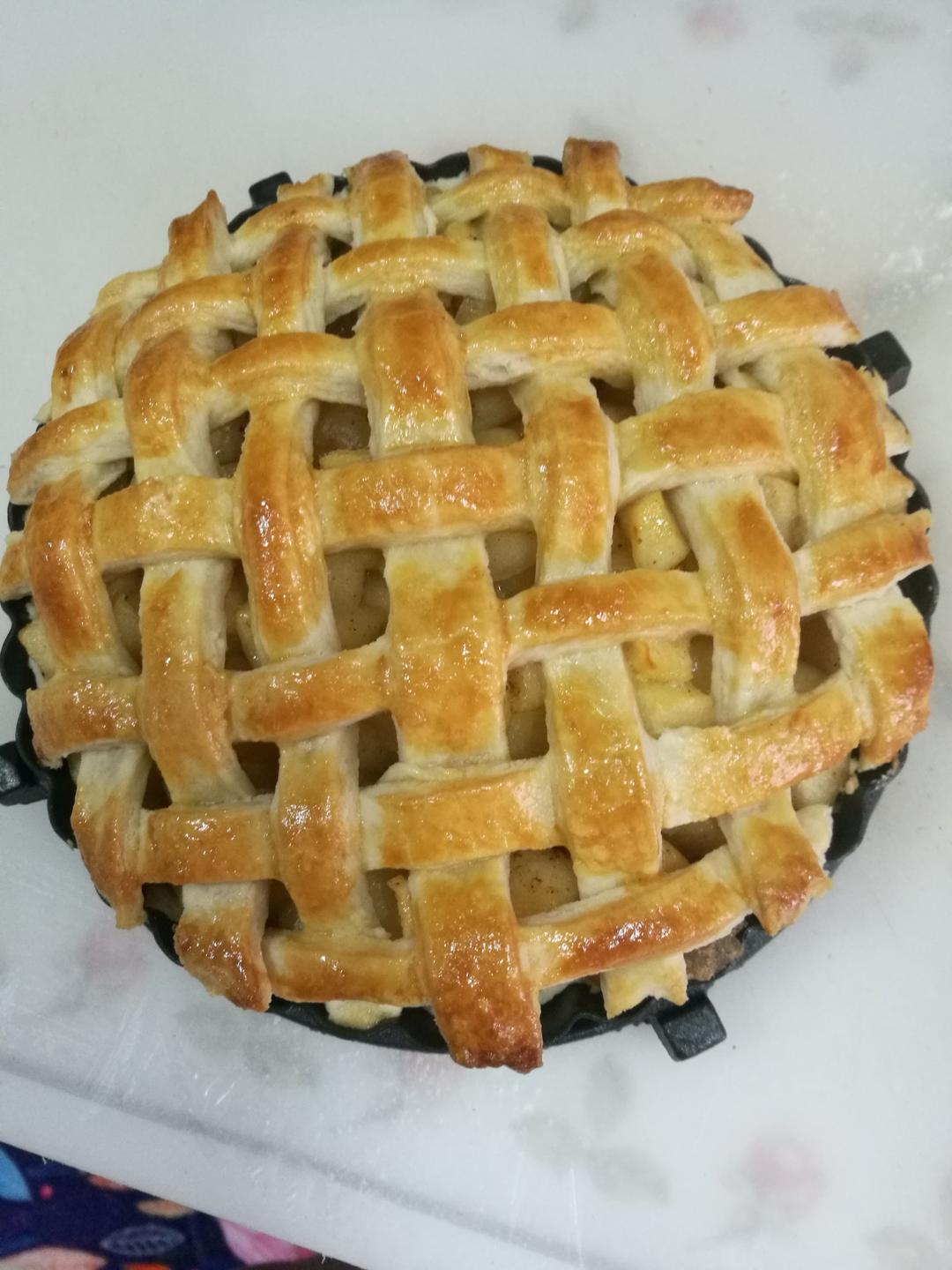 派 苹果派 黄爱小鸭做的苹果派 赞 面团/派皮,面粉,黄油,水,糖,苹果馅