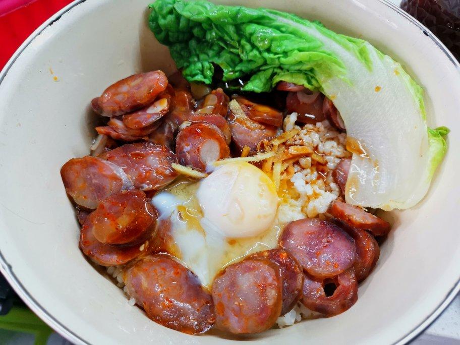 广式腊味煲仔饭