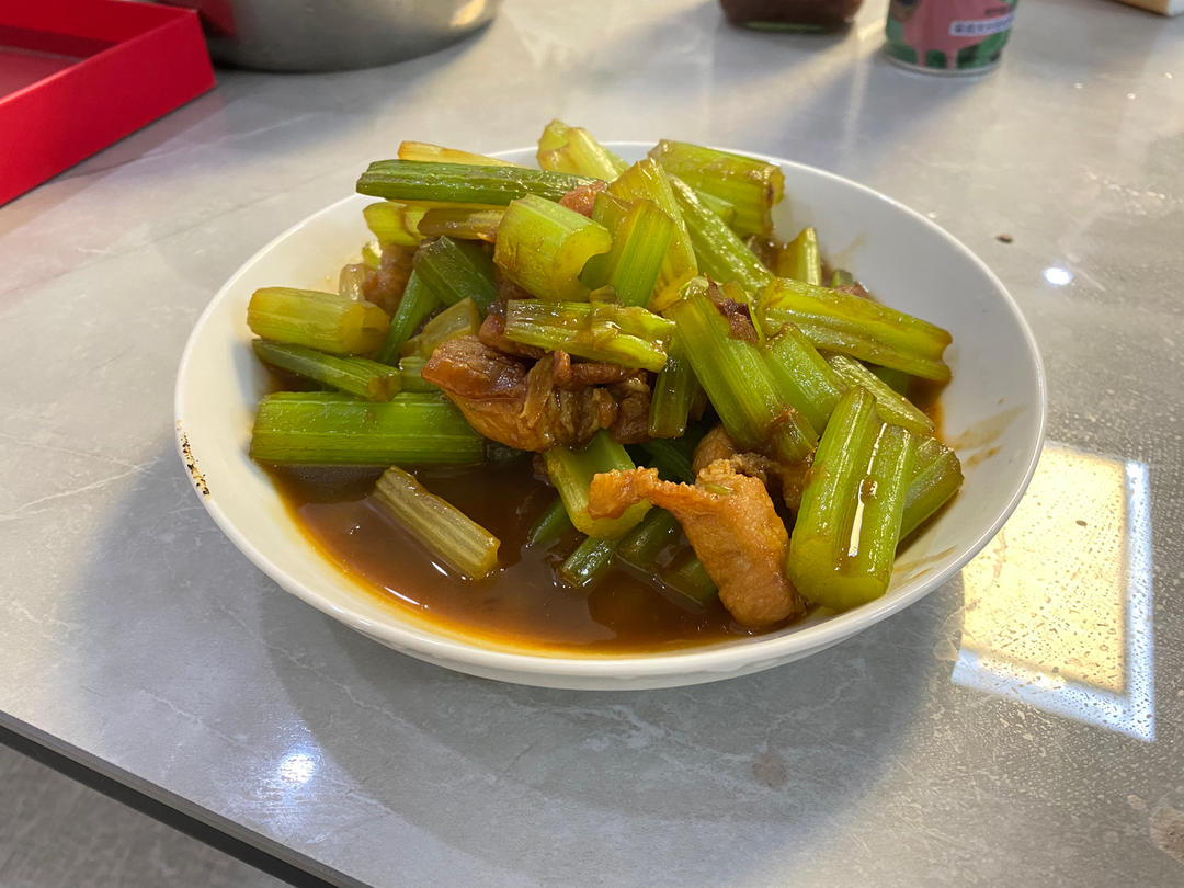 下饭芹菜炒肉