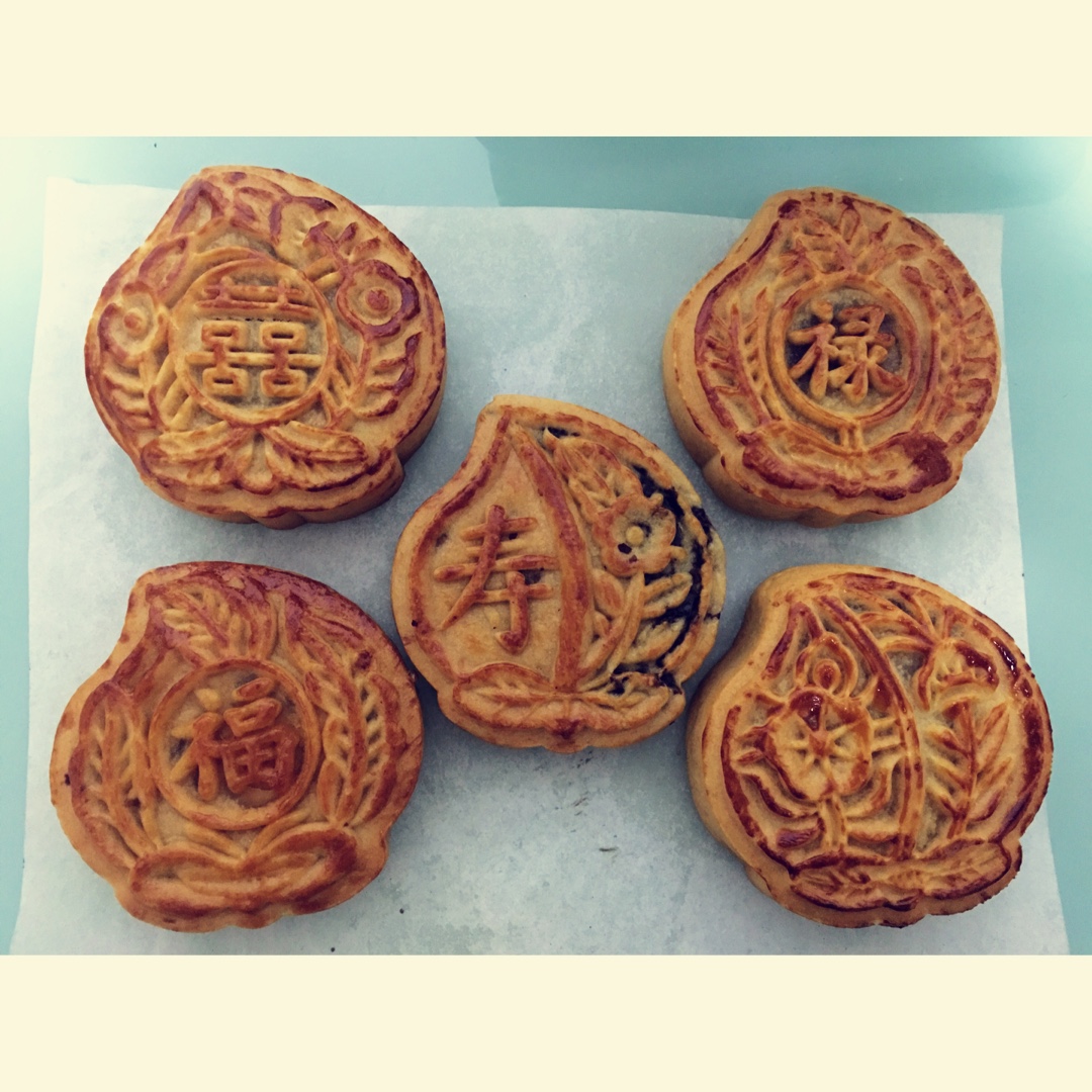 广式月饼——蛋黄莲蓉月饼