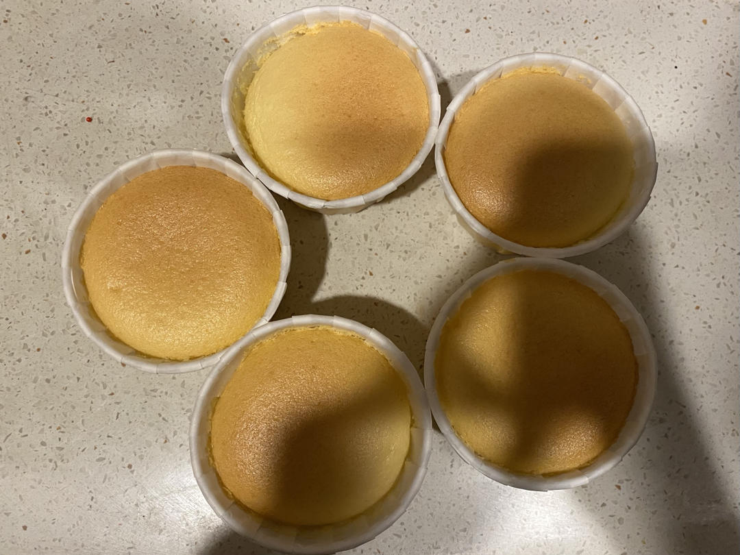 完美戚風杯子蛋糕（一定不会开裂的方法）