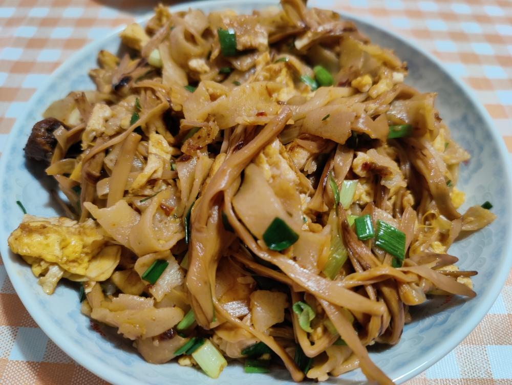 黄花菜鸡蛋炒豆饼