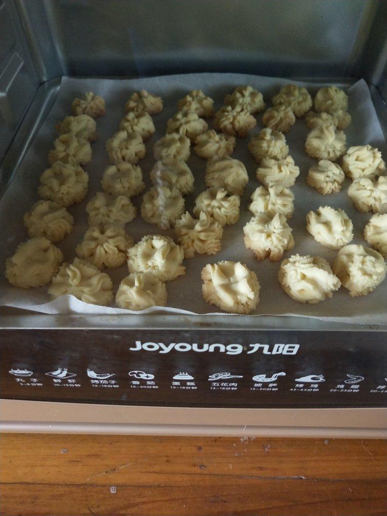 没有黄油也同样做出香酥不腻，花纹立体清晰的曲奇