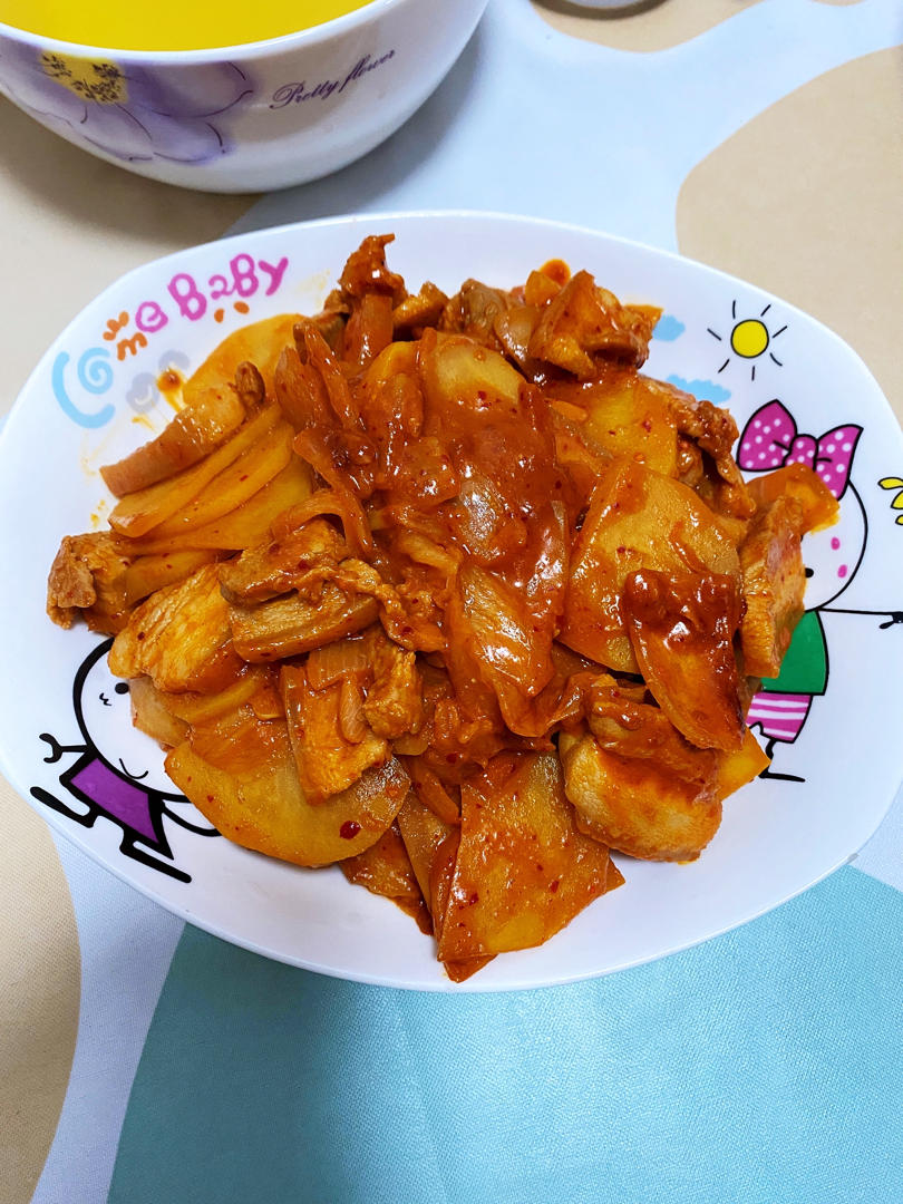 辣白菜五花肉炒土豆片