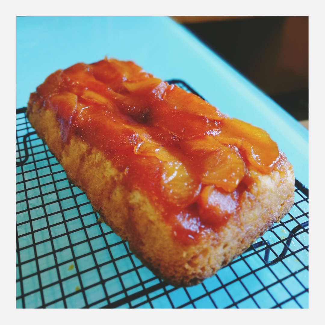 焦糖苹果翻转蛋糕（无需打发）【easy salted caramel apple up-side-down cake】