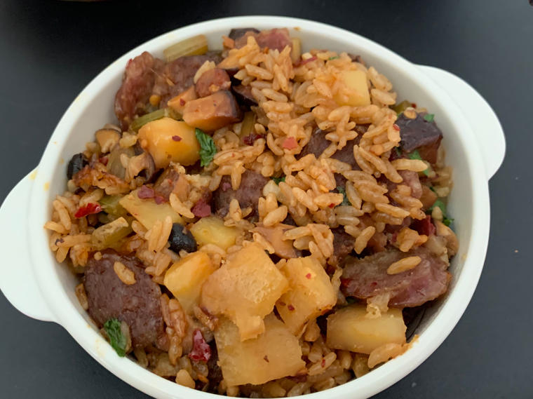 懒人必备～电饭煲腊肠焖饭