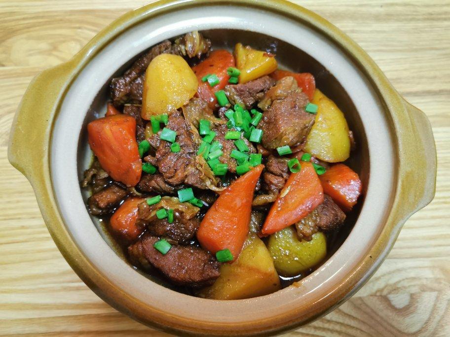 小土豆烧牛肉，红烧牛腩，好吃到舔盘