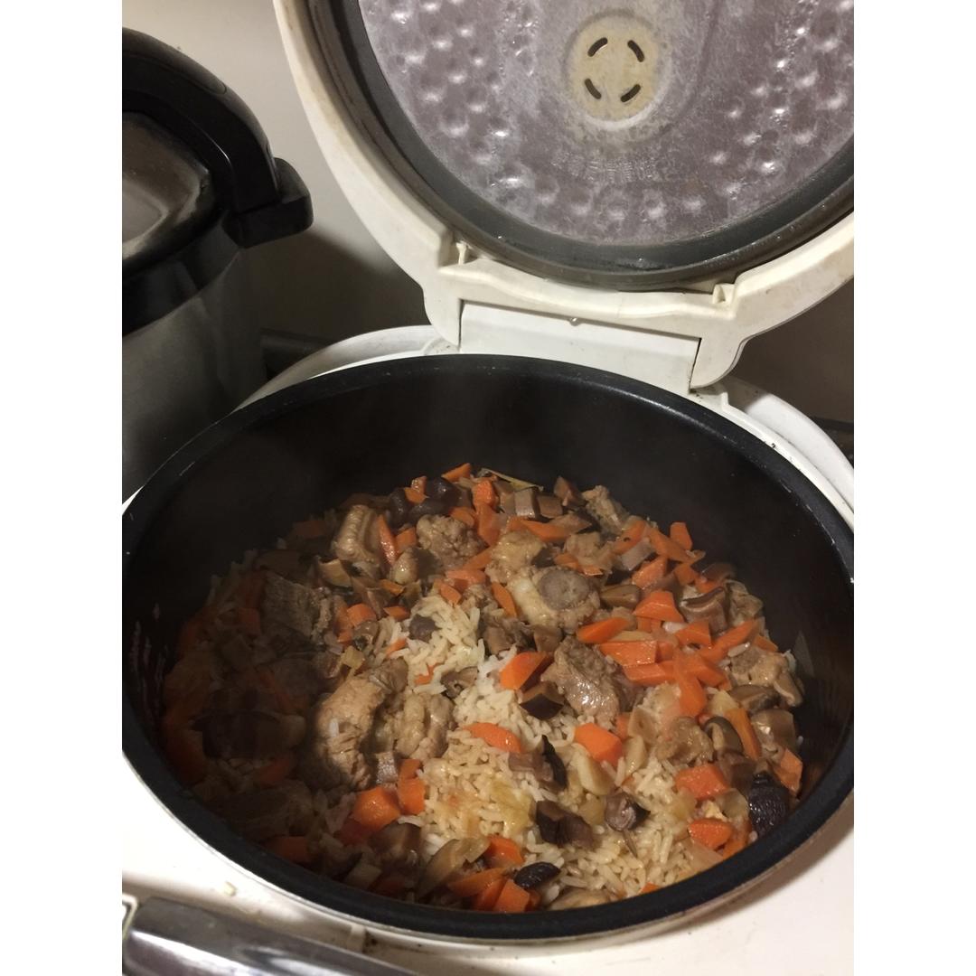 喷香排骨焖饭（爆好吃）