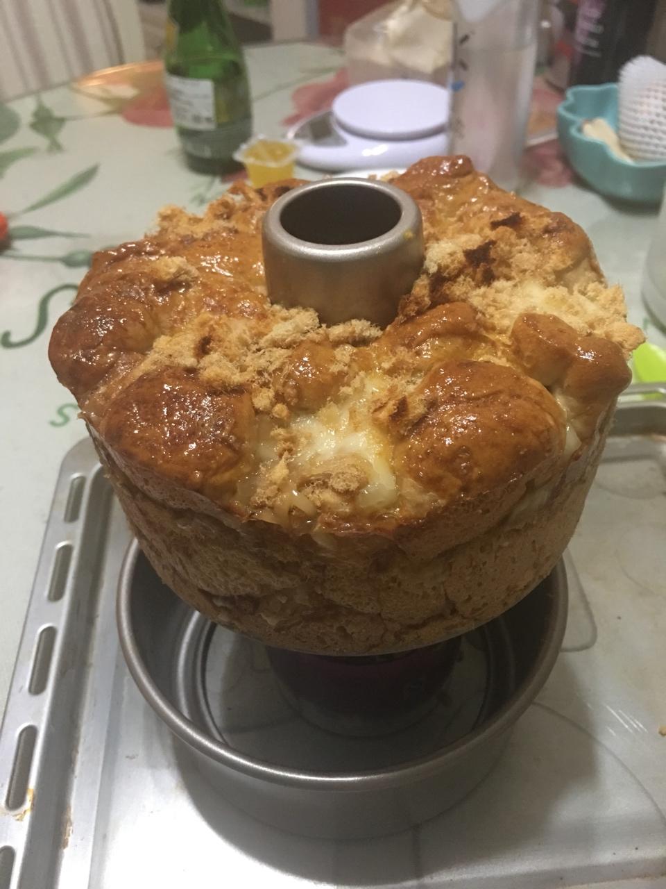 肉松色拉酱中空面包