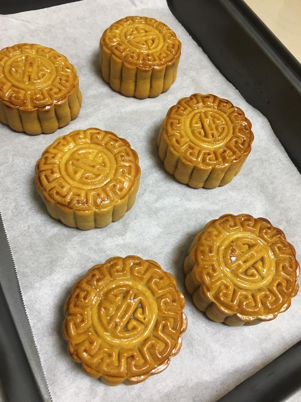 广式月饼—蛋黄莲蓉月饼